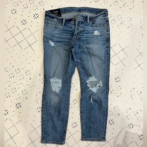 Distressed skinny crop stretch jeans